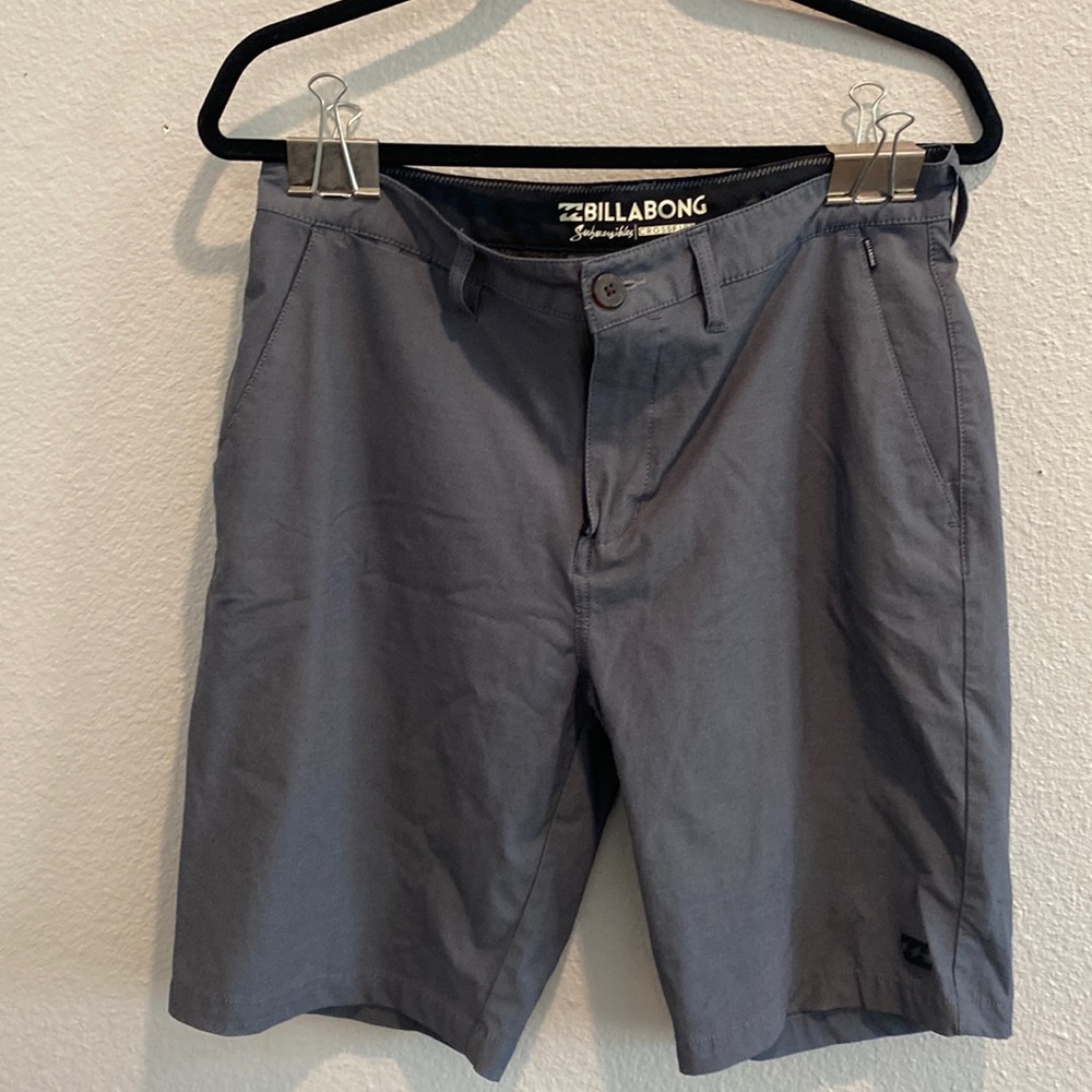 Mens size 32 submersible crossfire shorts. Casual wear or for water. Charcoal